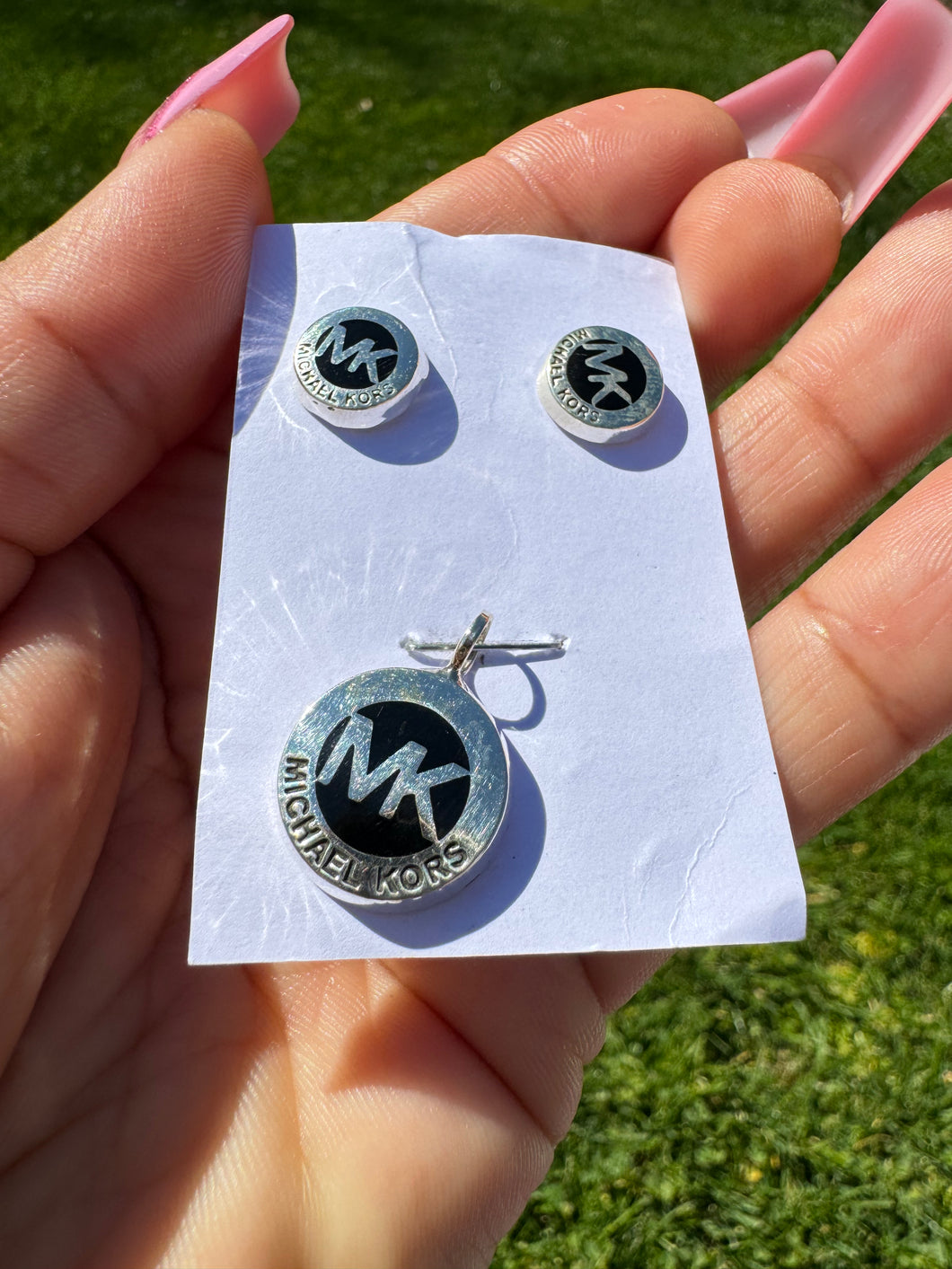 Dije y aretes mediano