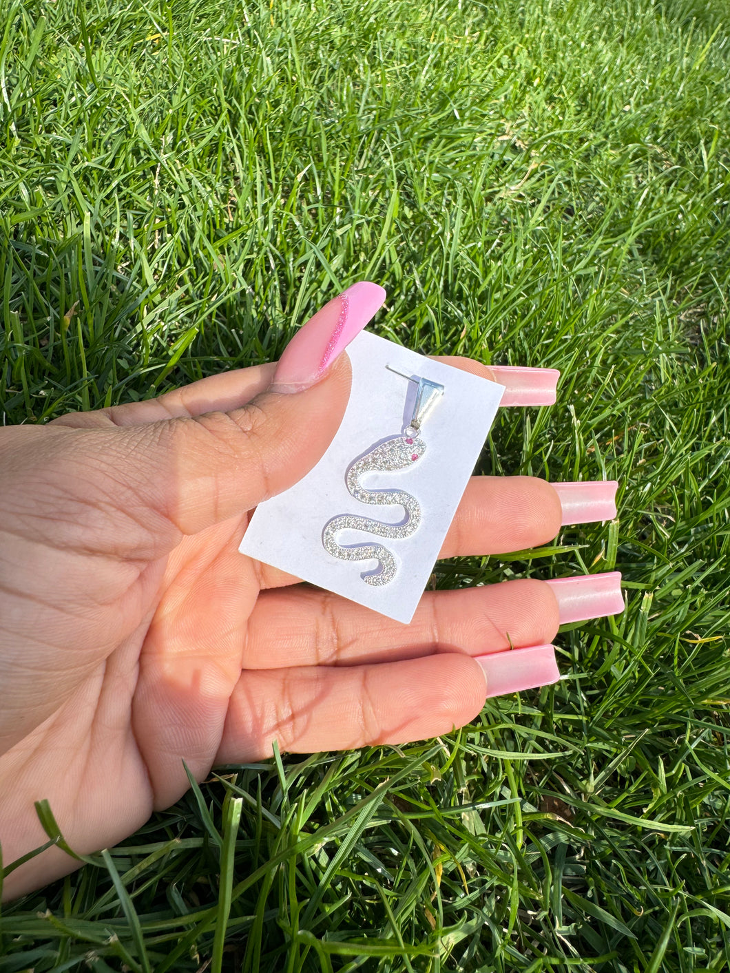 Dije de víbora en rojo