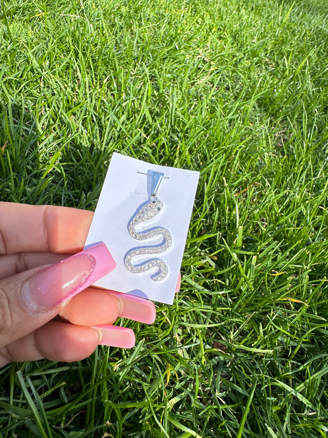 Dije de víbora en negro